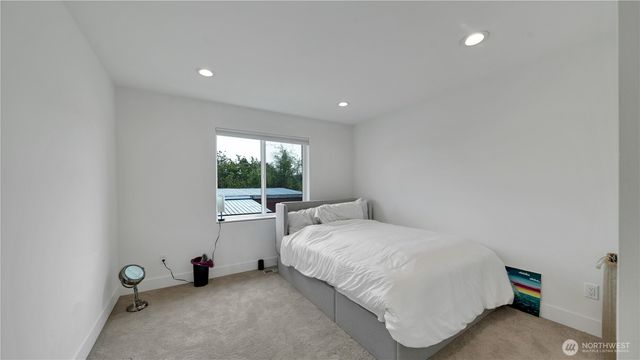 1237 S 234th Drive, Des Moines, WA 98198