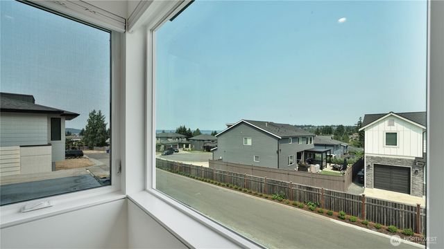1237 S 234th Drive, Des Moines, WA 98198
