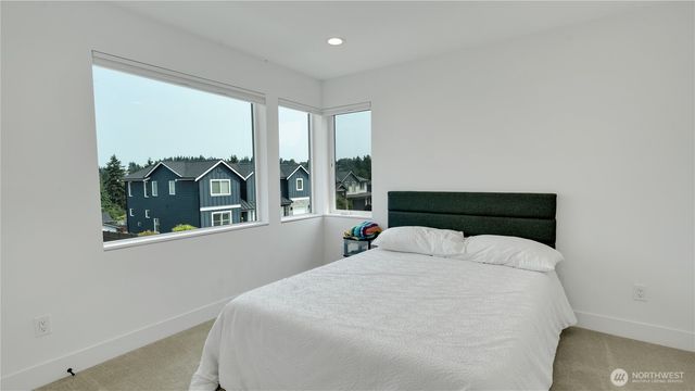 1237 S 234th Drive, Des Moines, WA 98198