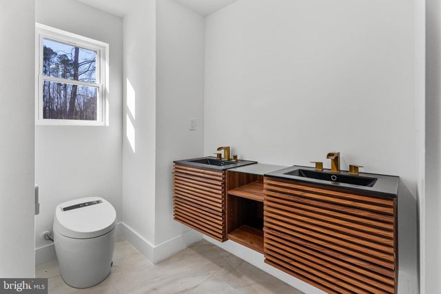 10231 HENRY RD, Berlin, MD 21811