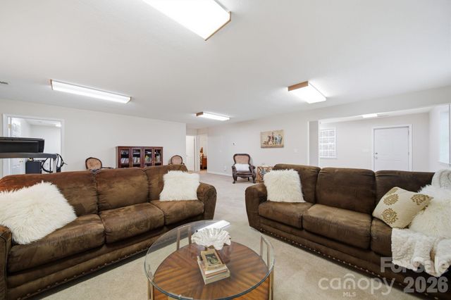 2013 Silvertip Court, Belmont, NC 28012