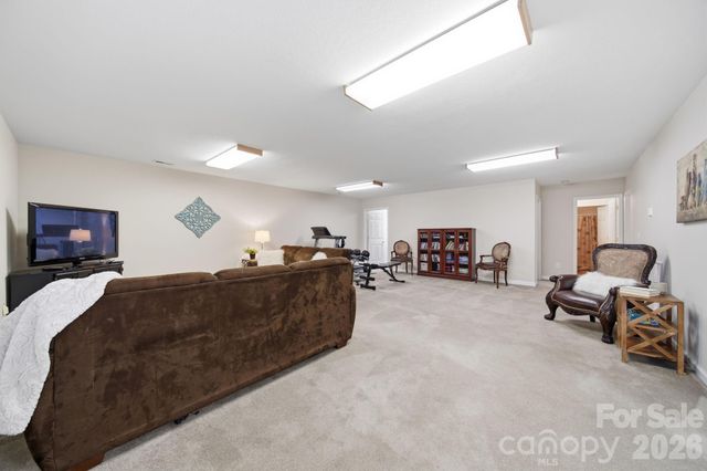 2013 Silvertip Court, Belmont, NC 28012