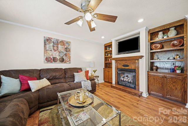 2013 Silvertip Court, Belmont, NC 28012