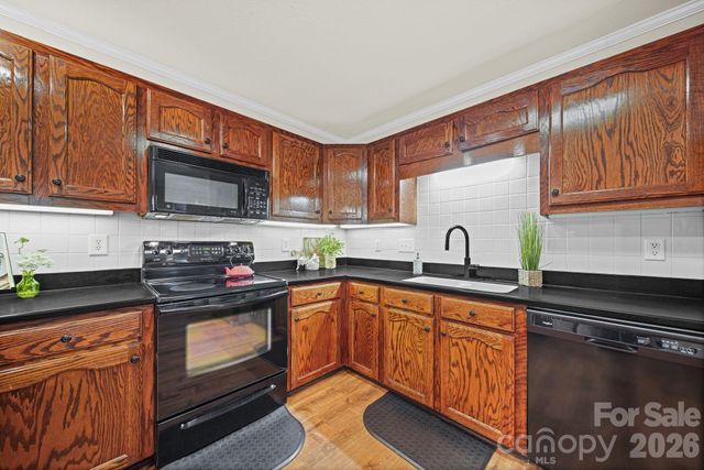 2013 Silvertip Court, Belmont, NC 28012