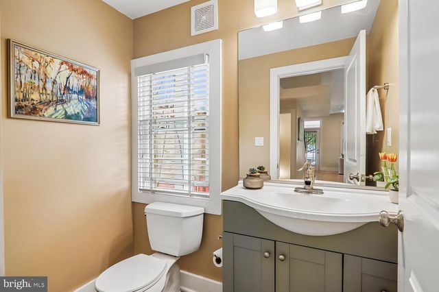 911 L ST NE, Washington, DC 20002