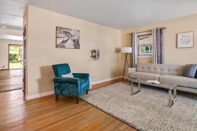2970 S 104th STREET, West Allis, WI 53227