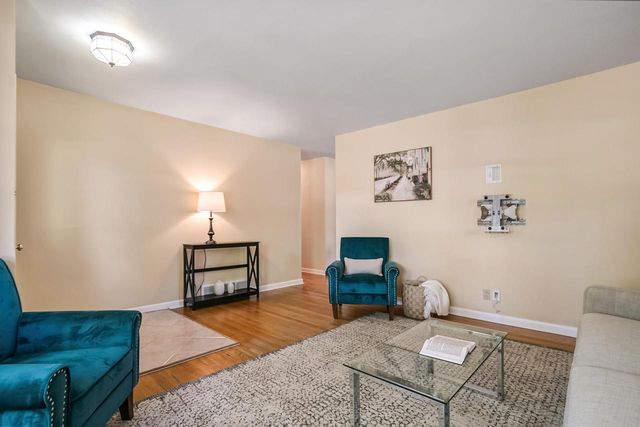 2970 S 104th STREET, West Allis, WI 53227