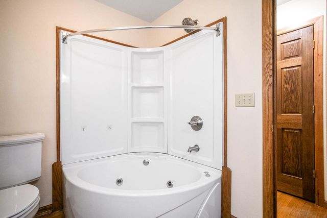 2970 S 104th STREET, West Allis, WI 53227