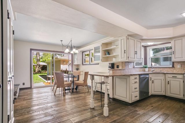 2970 S 104th STREET, West Allis, WI 53227