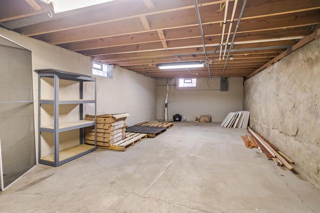 2970 S 104th STREET, West Allis, WI 53227