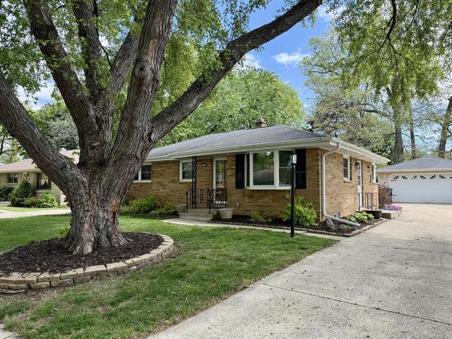 2970 S 104th STREET, West Allis, WI 53227
