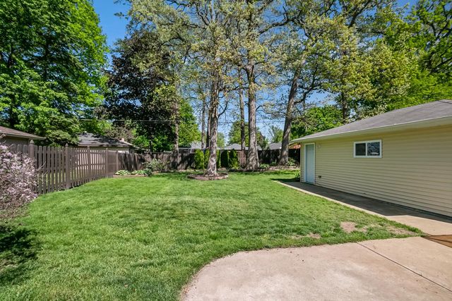2970 S 104th STREET, West Allis, WI 53227