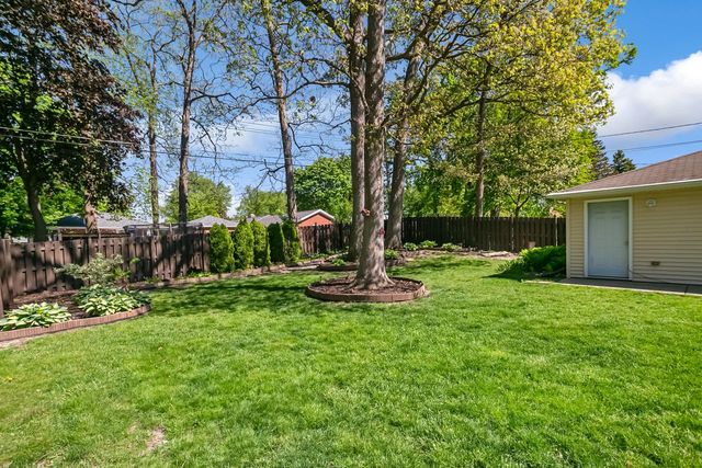 2970 S 104th STREET, West Allis, WI 53227