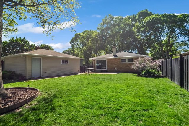 2970 S 104th STREET, West Allis, WI 53227