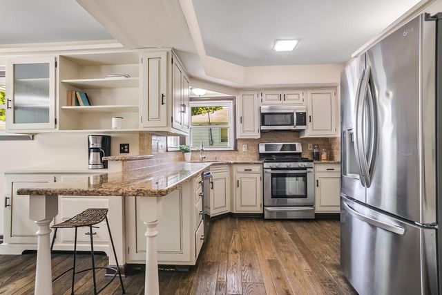 2970 S 104th STREET, West Allis, WI 53227