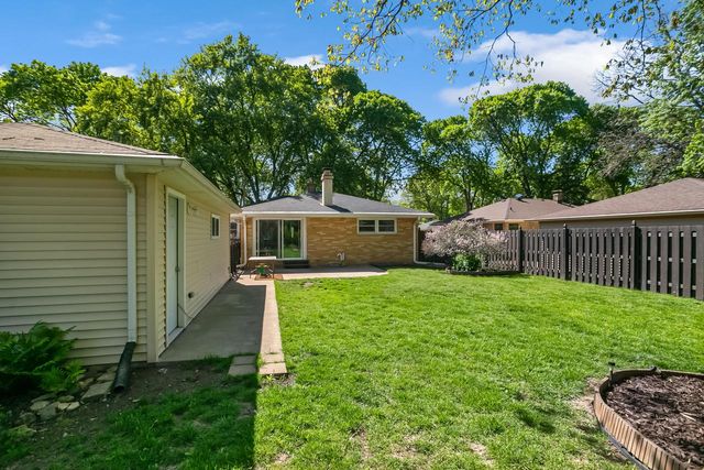 2970 S 104th STREET, West Allis, WI 53227