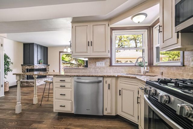 2970 S 104th STREET, West Allis, WI 53227