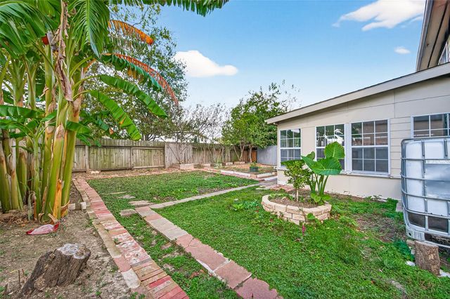 8427 Brickhaven Lane, Houston, TX 77083