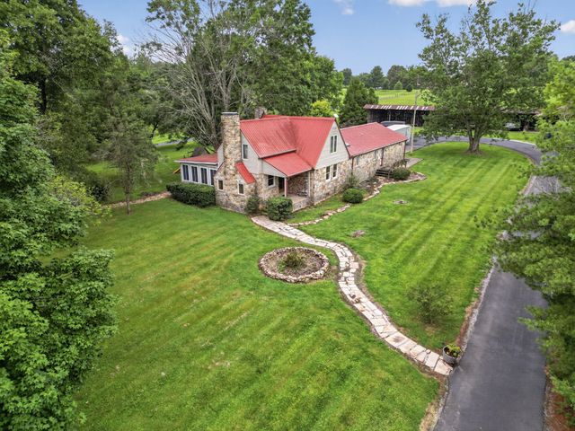 1705 Open Range Rd, Crossville, TN 38555