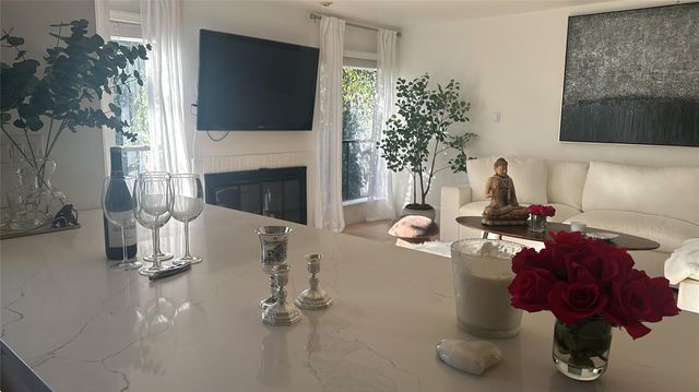 1914 Augusta Drive 16, Houston, TX 77057