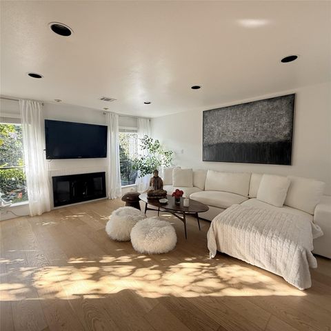 1914 Augusta Drive 16, Houston, TX 77057