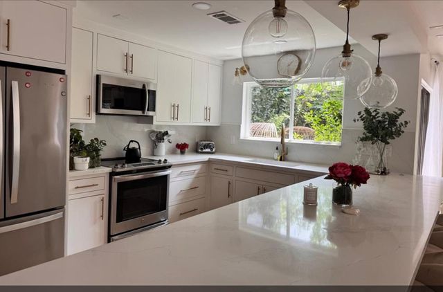 1914 Augusta Drive 16, Houston, TX 77057