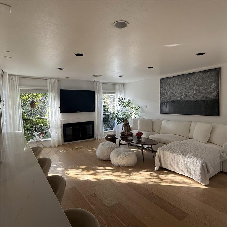 1914 Augusta Drive 16, Houston, TX 77057