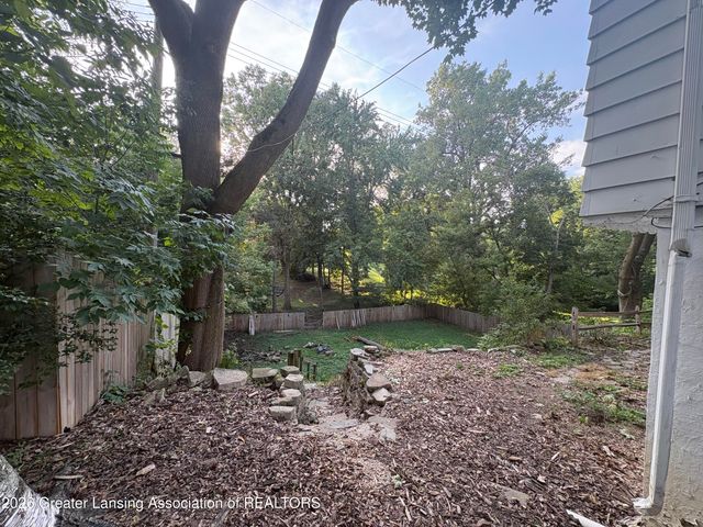 2617 Edgebrook Drive, Lansing, MI 48906