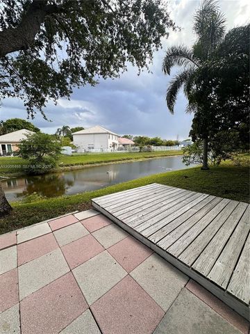 4852 NW 19th St, Coconut Creek, FL 33063