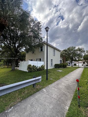 4852 NW 19th St, Coconut Creek, FL 33063