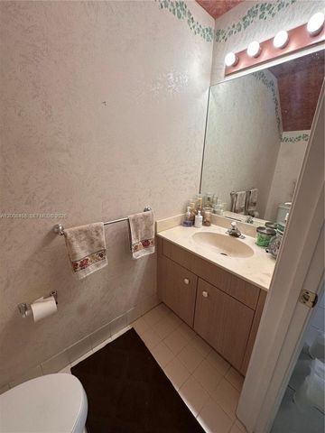 4852 NW 19th St, Coconut Creek, FL 33063