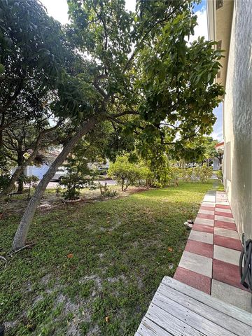 4852 NW 19th St, Coconut Creek, FL 33063