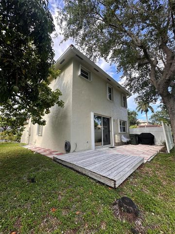 4852 NW 19th St, Coconut Creek, FL 33063