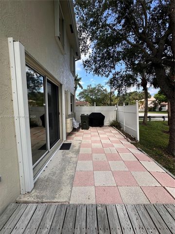 4852 NW 19th St, Coconut Creek, FL 33063