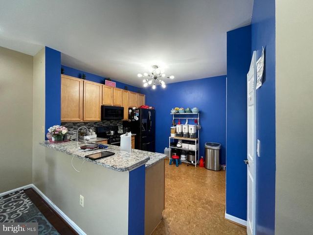 2564 LOGAN WOOD DR, Herndon, VA 20171