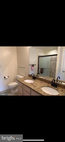 2564 LOGAN WOOD DR, Herndon, VA 20171