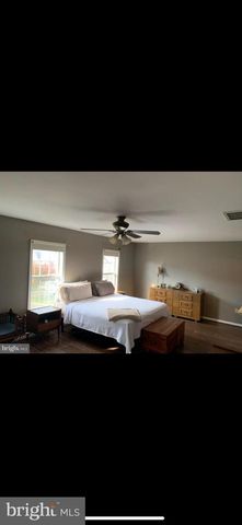 2564 LOGAN WOOD DR, Herndon, VA 20171