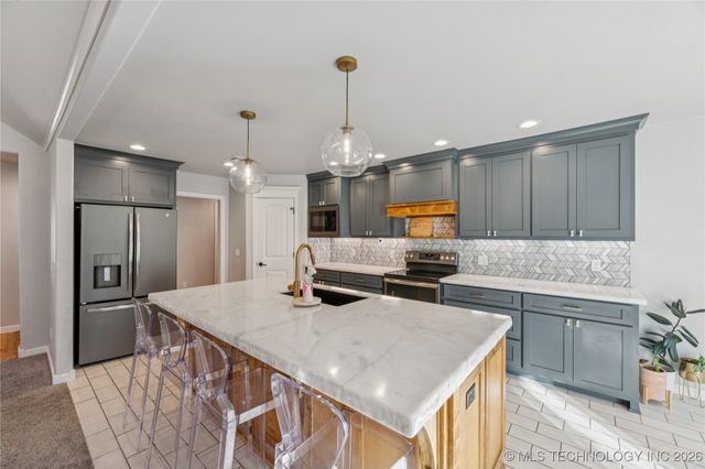 10556 Cross Oaks Drive, Skiatook, OK 74070