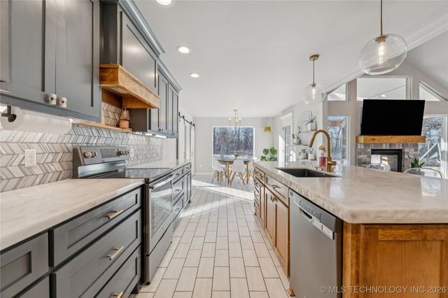 10556 Cross Oaks Drive, Skiatook, OK 74070