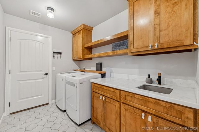 10556 Cross Oaks Drive, Skiatook, OK 74070