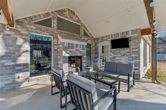 10556 Cross Oaks Drive, Skiatook, OK 74070