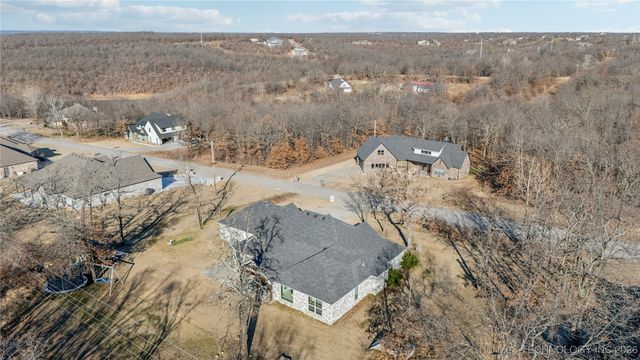 10556 Cross Oaks Drive, Skiatook, OK 74070