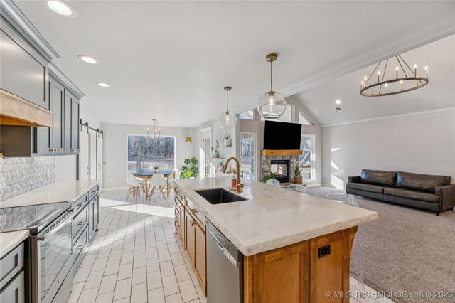 10556 Cross Oaks Drive, Skiatook, OK 74070