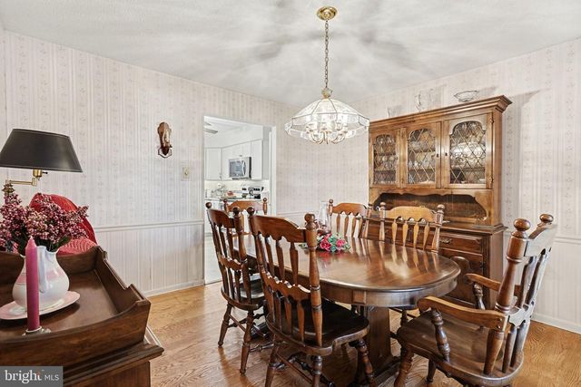 1 HANCOCK CT, New Freedom, PA 17349