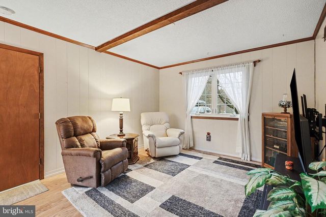 1 HANCOCK CT, New Freedom, PA 17349