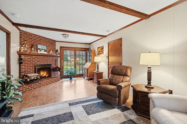 1 HANCOCK CT, New Freedom, PA 17349