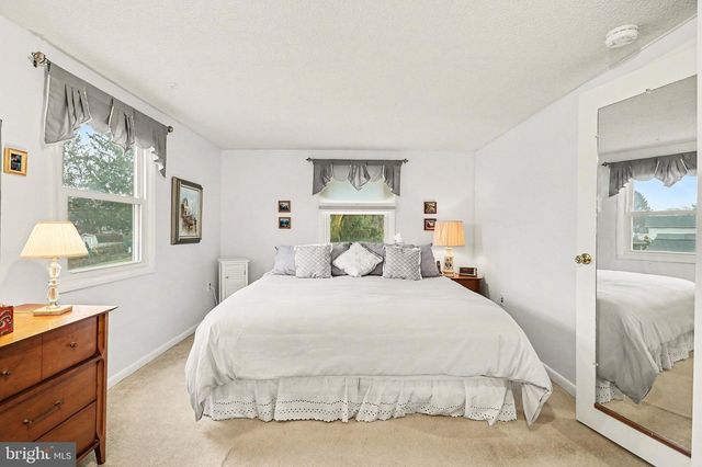 1 HANCOCK CT, New Freedom, PA 17349