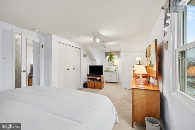 1 HANCOCK CT, New Freedom, PA 17349