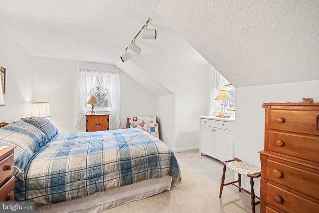 1 HANCOCK CT, New Freedom, PA 17349