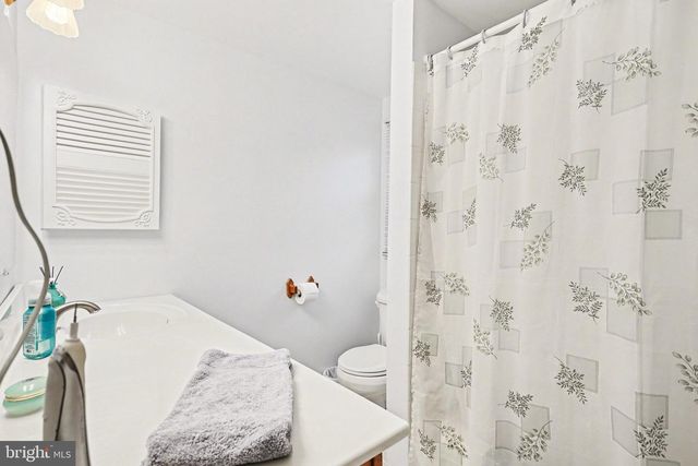 1 HANCOCK CT, New Freedom, PA 17349